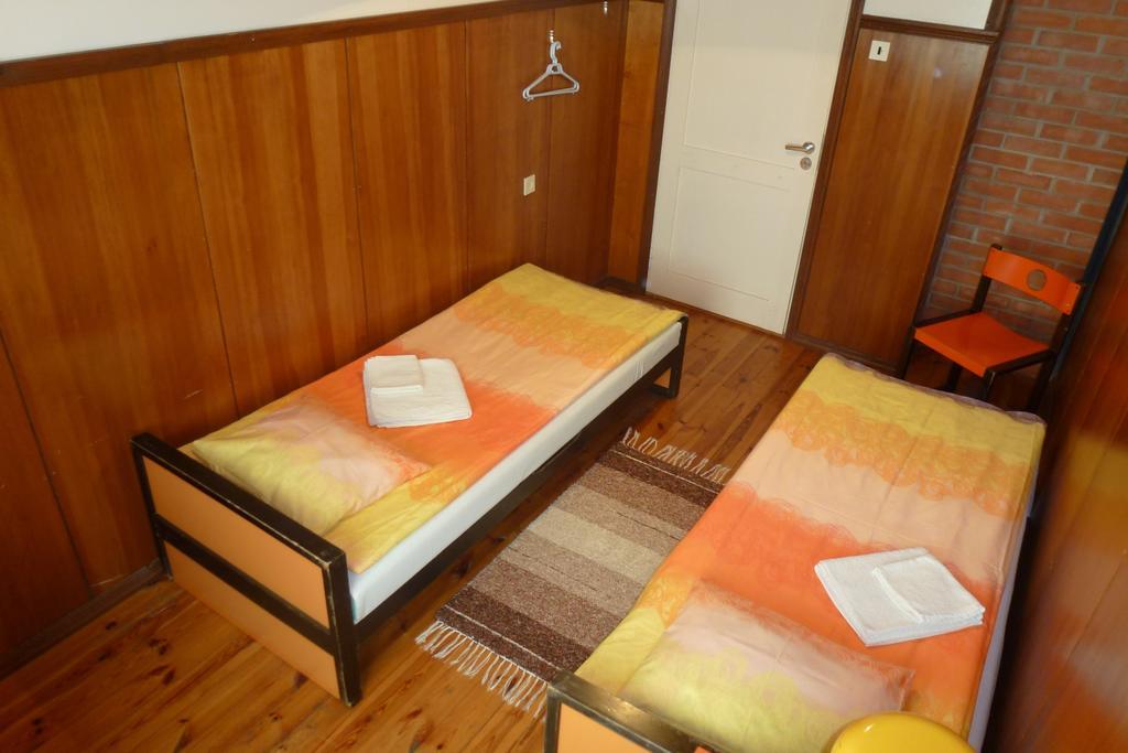 Kihelkonna Pastorate Guesthouse Habitación foto